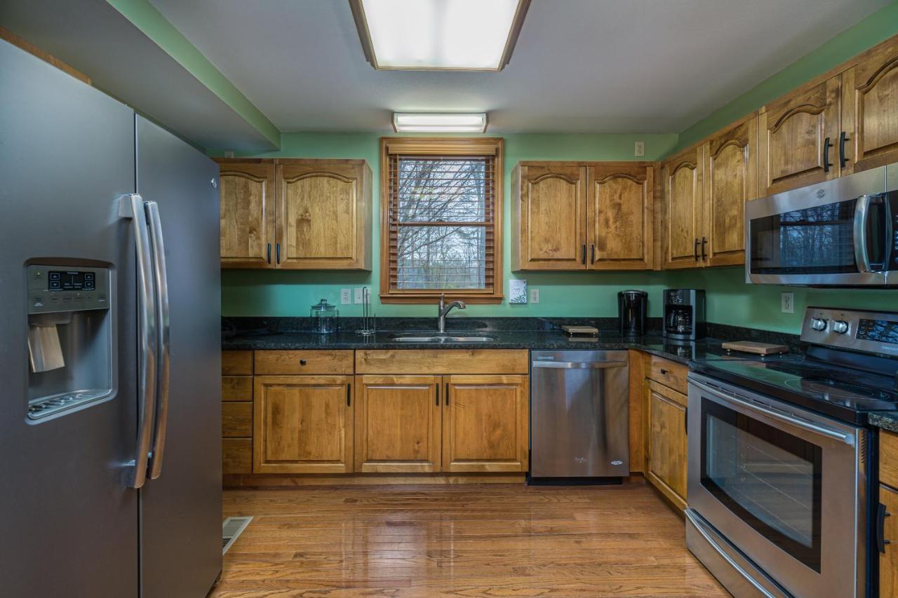 North Ridge Place Brand New Log Cabin With Hot Tub Great Location Севьервилл Экстерьер фото